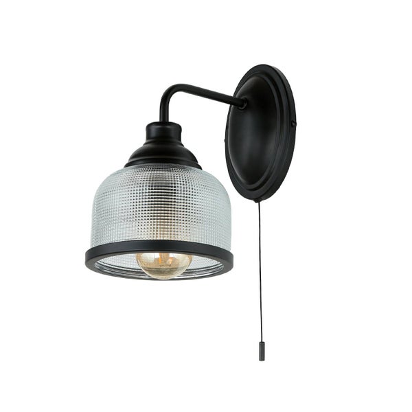 Wandleuchte im Industriedesign mit strukturiertem Glasschirm und Zugschnur