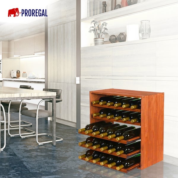 Weinregal aus Holz mit fünf Etagen für Weinflaschen in einer modernen, hellen Küche mit Esstisch und Stühlen. ProRegal Logo.