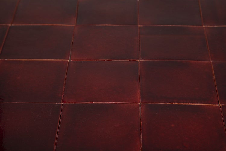 Quadratische Fliesen aus Keramik