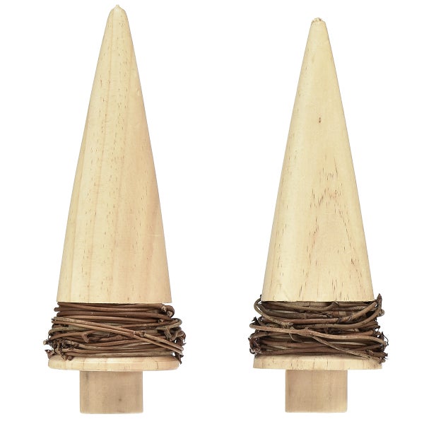 Zwei hölzerne Weihnachtsbäume mit Ästen