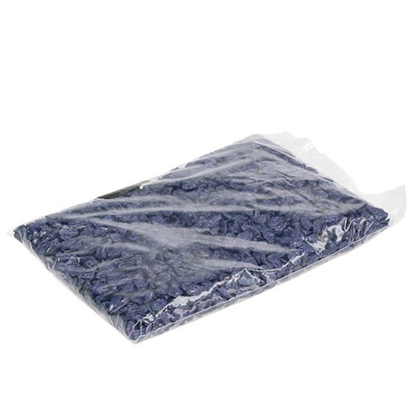 Transparenter Beutel mit blauem Dekokies für Garten und Haus.
