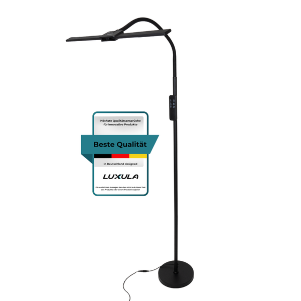 Schwarze LED-Stehlampe mit zwei schwenkbaren Köpfen, Bedienelement, Luxula Logo, in Deutschland entworfen, beste Qualität.