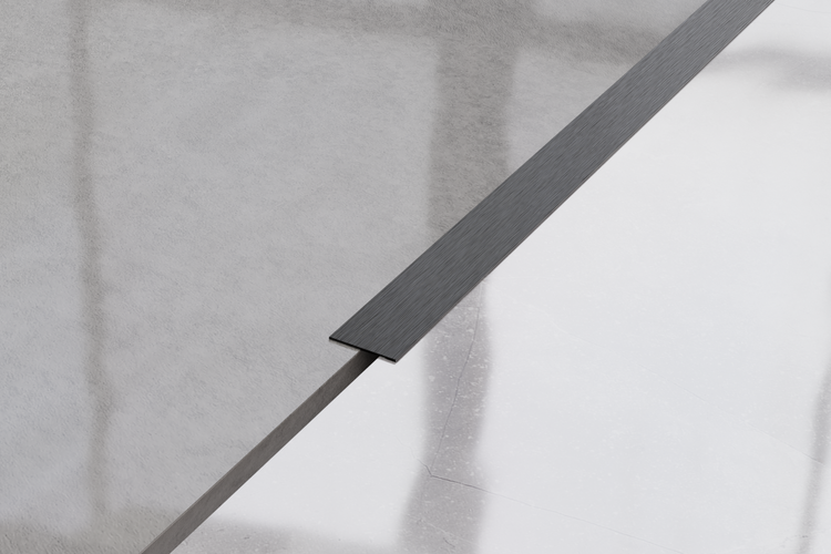 Detailansicht einer Duschkabine mit Duschprofil