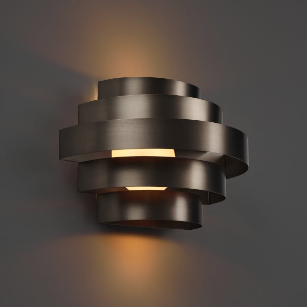 Wandleuchte mit geschwungenem Design zur Innenbeleuchtung