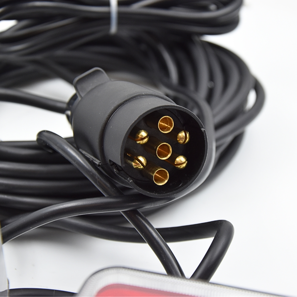 LED-Rückleuchten Set magnetisch inkl. 7,5m Kabel & Dreieckrückstrahler