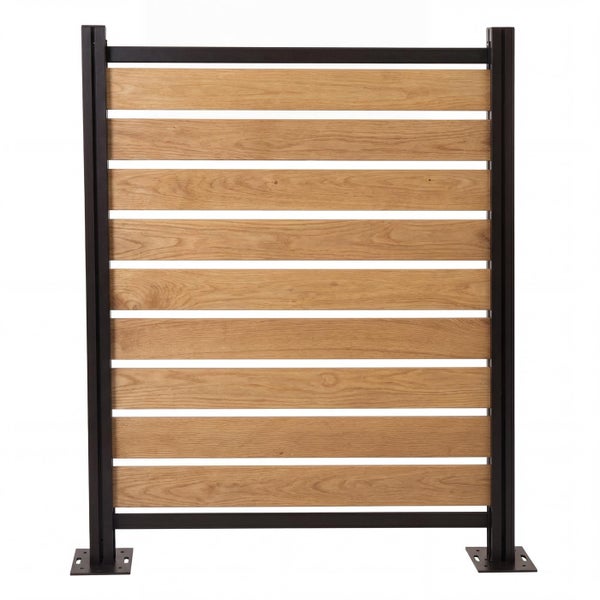 Sichtschutzzaun-Element mit horizontalen Lamellen in Holzoptik und schwarzem Metallrahmen.