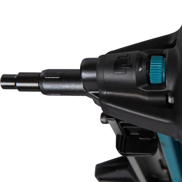 Detailansicht Nagelpistole mit Tiefeneinstellung