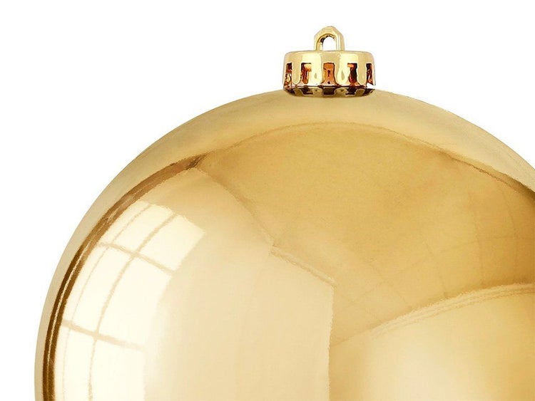 Weihnachtskugel mit glänzender Oberfläche und Aufhänger
