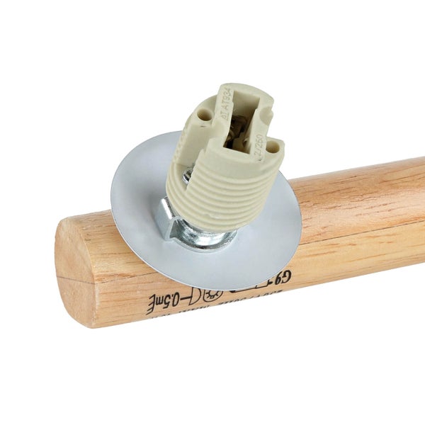 Lampenfassung mit Montageplatte auf einem Holzstab.