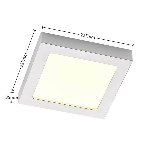 Quadratische LED-Deckenleuchte mit Maßangaben: 227 Millimeter Länge, 227 Millimeter Breite und 35 Millimeter Höhe.