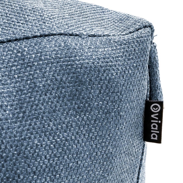 Nahaufnahme eines blau melierten Polsterstoffs mit strukturierter Weboptik und Viala Logo.