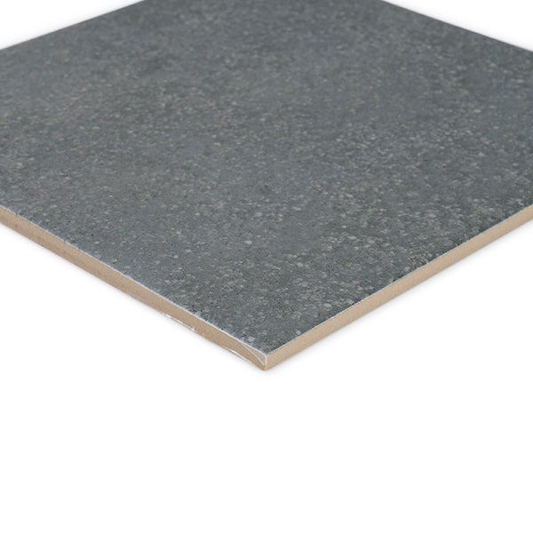 Quadratische Bodenfliese mit gesprenkelter Oberfläche