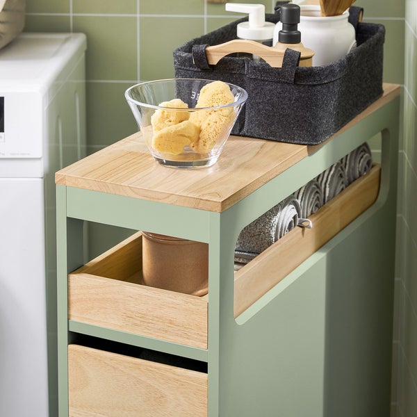 Badezimmer Ablagewagen mit Körben, Schalen und Handtüchern