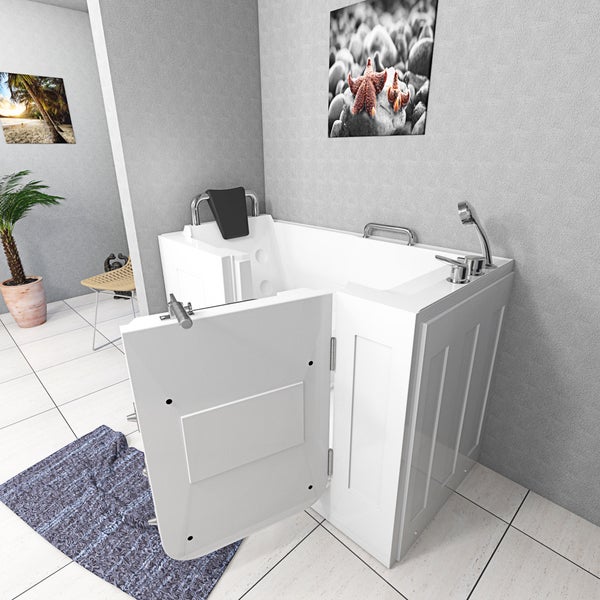 Seniorengerechte Badewanne mit Einstiegstür, Nackenstütze und Handbrause in einem modernen Badezimmer mit Dekoration.