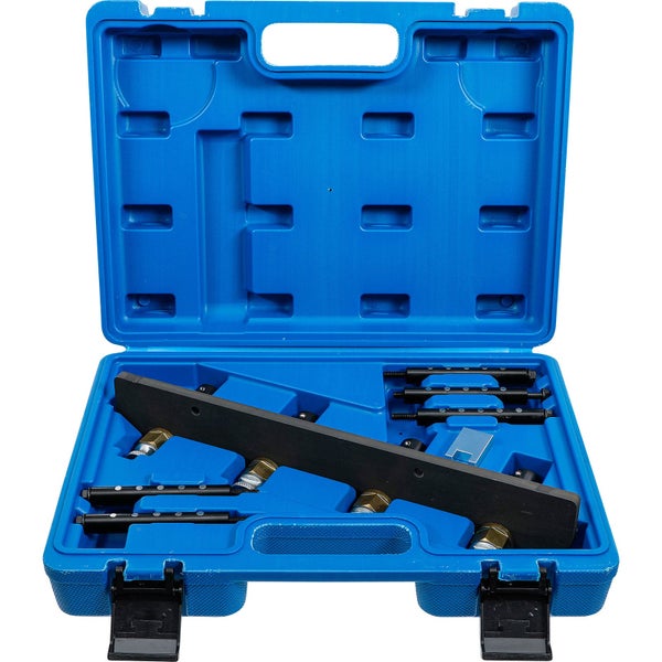 Geöffneter blauer Werkzeugkoffer mit Spezialwerkzeug