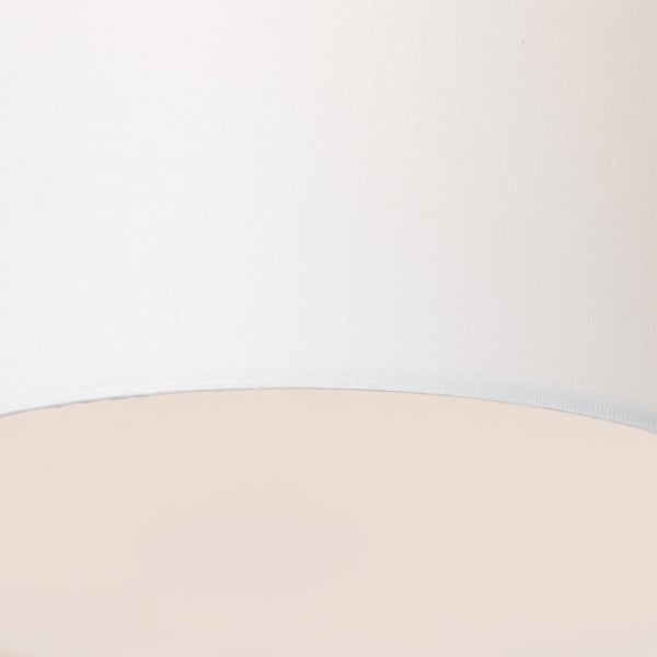 Nahaufnahme eines weißen Lampenschirms aus Stoff mit feiner Webstruktur.