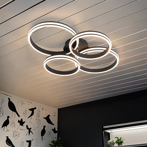 Deckenleuchte mit ringförmigem Design aus Metall und LED Elementen