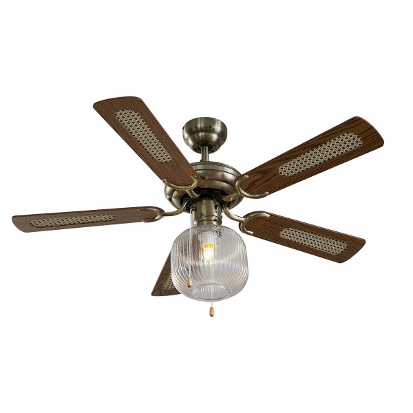 Deckenventilator mit fünf Holzflügeln inklusive Wiener Geflecht, Gehäuse aus Messing und Lampenschirm aus geriffeltem Glas mit Zugschalter.