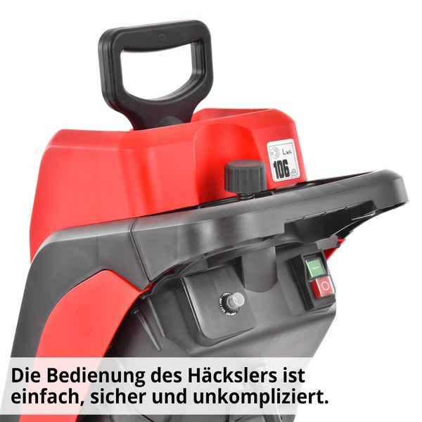 Detailansicht eines Gartenhäckslers mit Bedienelementen und Tragegriff