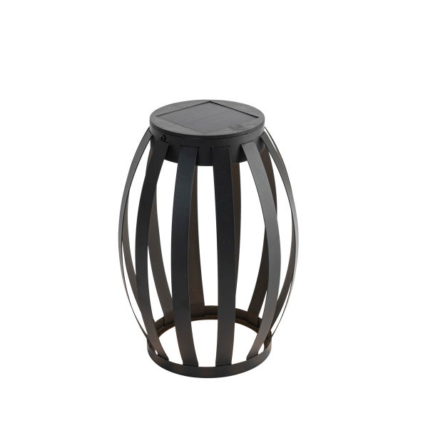 Schwarze Solar-Gartenleuchte in Käfigform aus Metall mit integriertem Solarpanel.