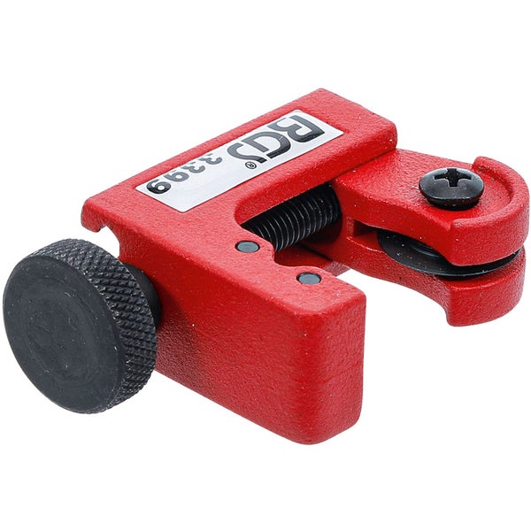Roter Mini-Rohrabschneider BGS 3399 aus Metall mit schwarzem Einstellrad und Schneidrad.