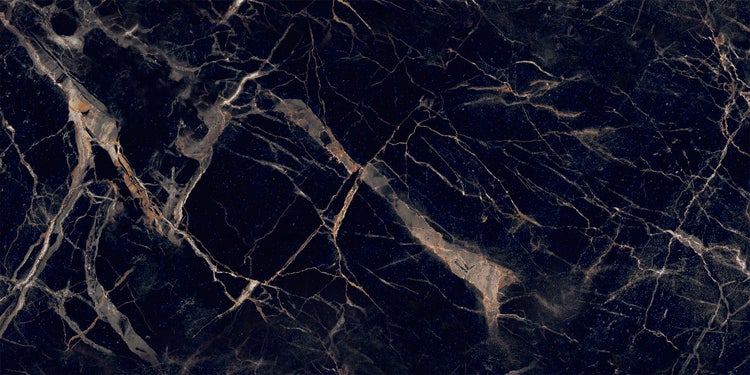 Dunkle Fliese mit Marmoroptik und Aderung