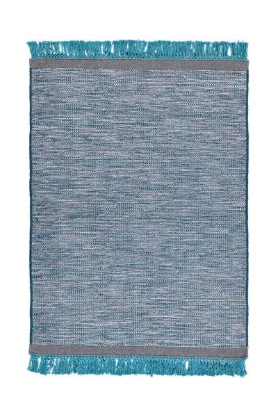 Gewebter Teppich in Blau und Grau mit Fransen an den Enden.