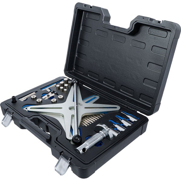 Werkzeugsatz in einem schwarzen Werkzeugkoffer