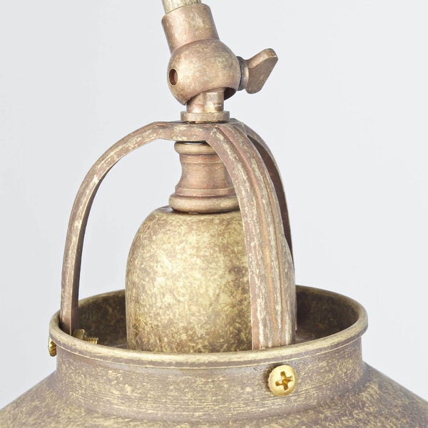 Detailaufnahme einer Deckenleuchte im Vintage-Stil mit Metallelementen und Schrauben