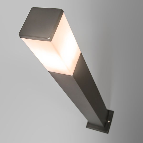 Moderne, rechteckige Außenstandleuchte in Anthrazit mit weißem Diffusor.