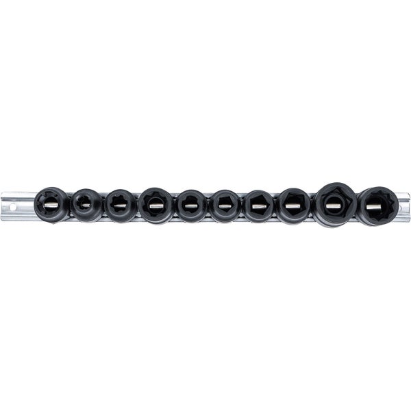 Steckschlüssel-Satz auf einer Metallschiene