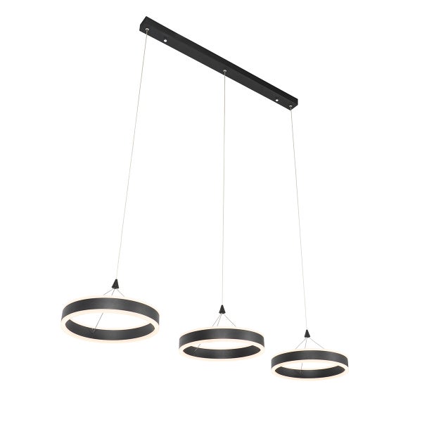 Dreiflammige Hängeleuchte mit runden Lampenschirmen