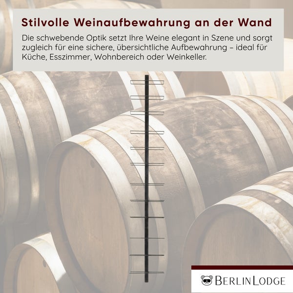Wandmontiertes Weinregal aus schwarzem Metall für Weinflaschen, vertikal ausgerichtet vor einem Hintergrund mit Weinfässern.