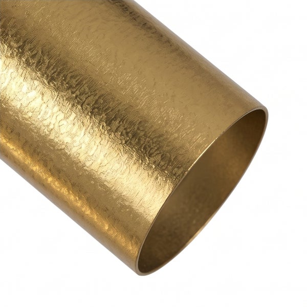 Rohr mit strukturierter Oberflaeche in Metalloptik