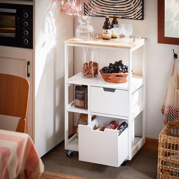 Servierwagen mit Schubladen in einer Küchenszenenansicht