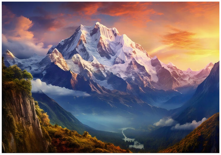 Berglandschaft mit schneebedeckten Gipfeln und bewaldeten Tälern im Morgenlicht