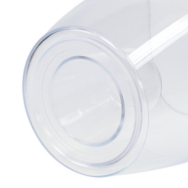 Detailansicht des Bodens einer transparenten Kunststoffvase.