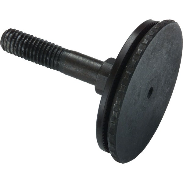 Handwerker sägt Holz mit einer Bosch Handkreissäge in einer hellen Umgebung.