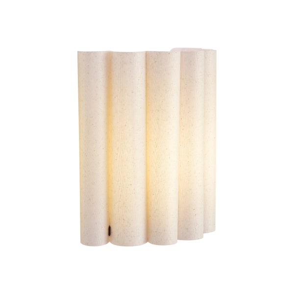 Moderne Wandleuchte aus Textil in Wellenform für eine indirekte Raumbeleuchtung.