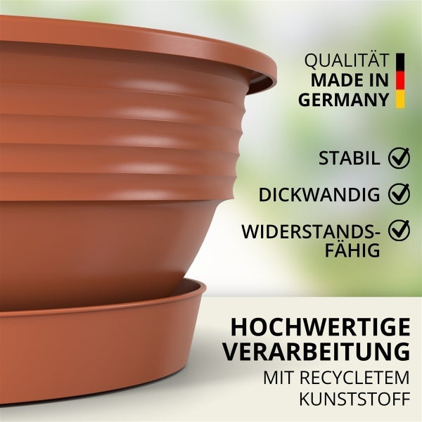 Terracottafarbener Blumentopf mit Untersetzer aus recyceltem Kunststoff. Stabil, dickwandig und widerstandsfähig. Qualität hergestellt in Deutschland.