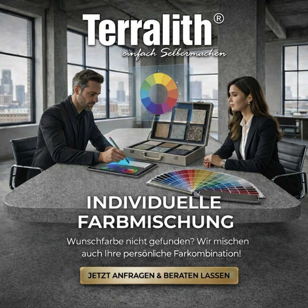 Terralith Logo. Zwei Personen an einem Steintisch bei der Beratung zur individuellen Farbmischung mit Farbfächern und Oberflächenmustern.