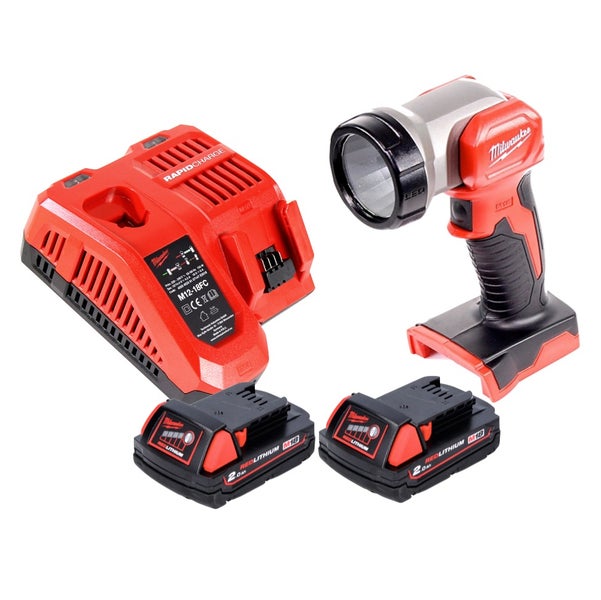 Milwaukee Akku-Lampen-Set inklusive LED-Arbeitsleuchte, Schnellladegerät M12-18FC und zwei M18 2,0 Ah Akkus.