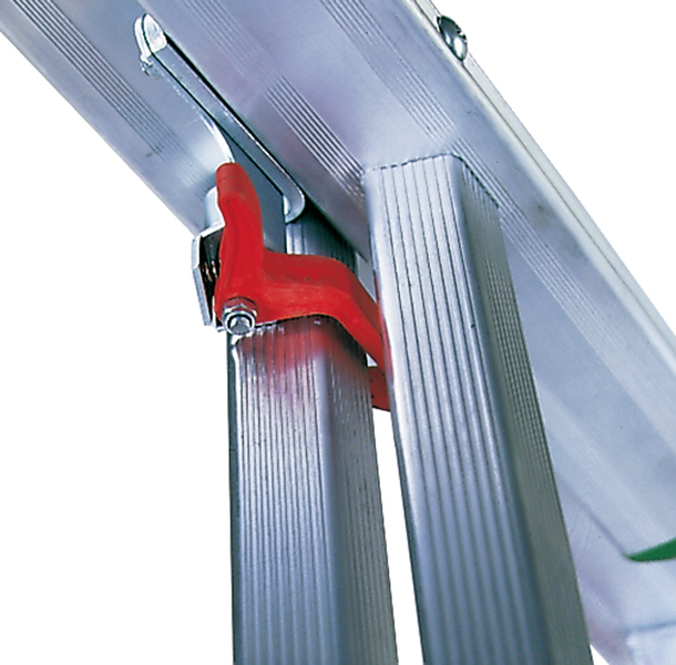 Detailansicht einer Aluminiumleiter mit roter Arretierung