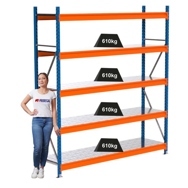 Metallregal mit vier Ebenen und einer Traglast von 610 Kilogramm pro Ebene