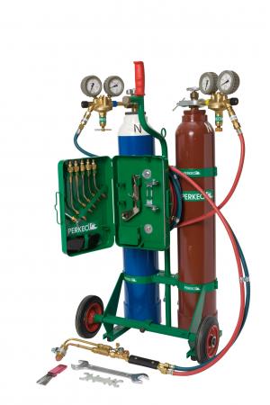 Autogenschweiß- und Schneidset auf Transportwagen mit Gasflaschen, Druckminderern, Schläuchen und Brennerzubehör, Perkeo Logo.