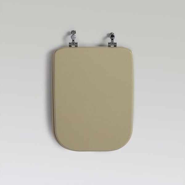Beige Toilettensitz mit Chrombeschlägen