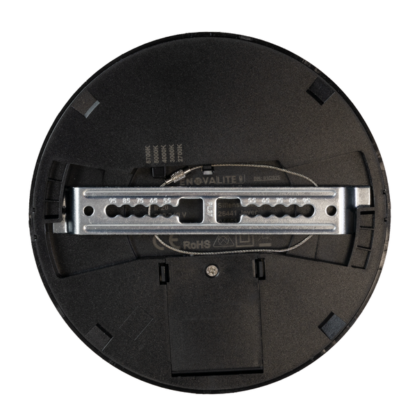 Rückansicht eines runden LED-Panels mit Metall-Montagebügel, Sicherheitsseil, Enovalite Logo und einstellbarer Farbtemperatur.