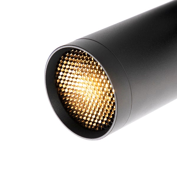 Nahaufnahme einer schwarzen Zylinderleuchte mit Wabengitter