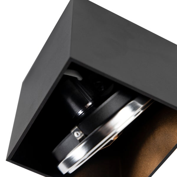 Würfelförmige, schwarze Wandleuchte