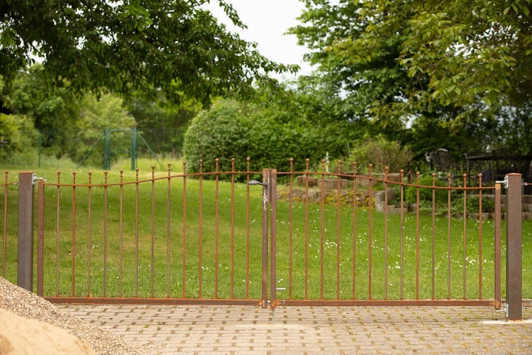 Torpfosten Pfosten für Doppelflügeltore 1,8 m zum Einbetonieren 10 x 10 cm - unbeschichtet - Edelrost